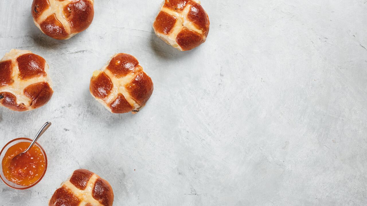 vegan hot cross buns