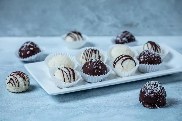 coconuttruffles_600x400.jpg